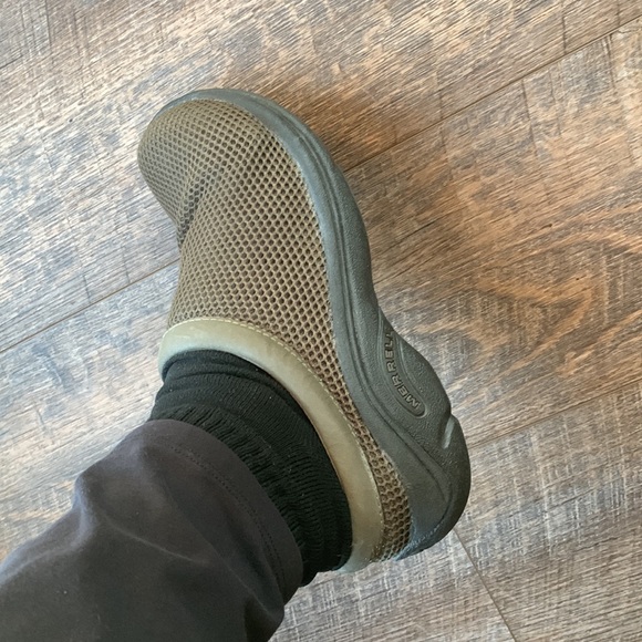 MERRELL. Slip ons.  Size 8. Green. And so comfy - Picture 2 of 7